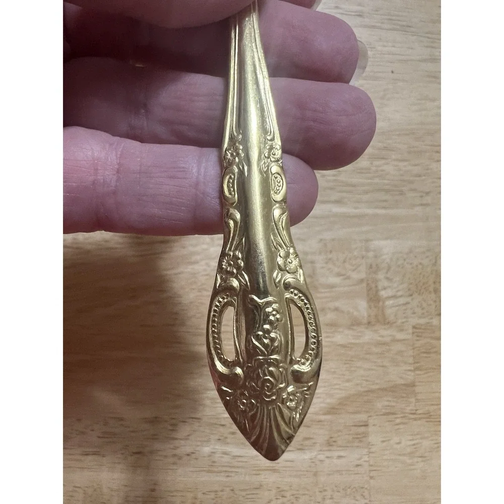 Hampton Forge Pierced Rose‎ Versailles Gold Flatware Service for 4- 20 Piece Set